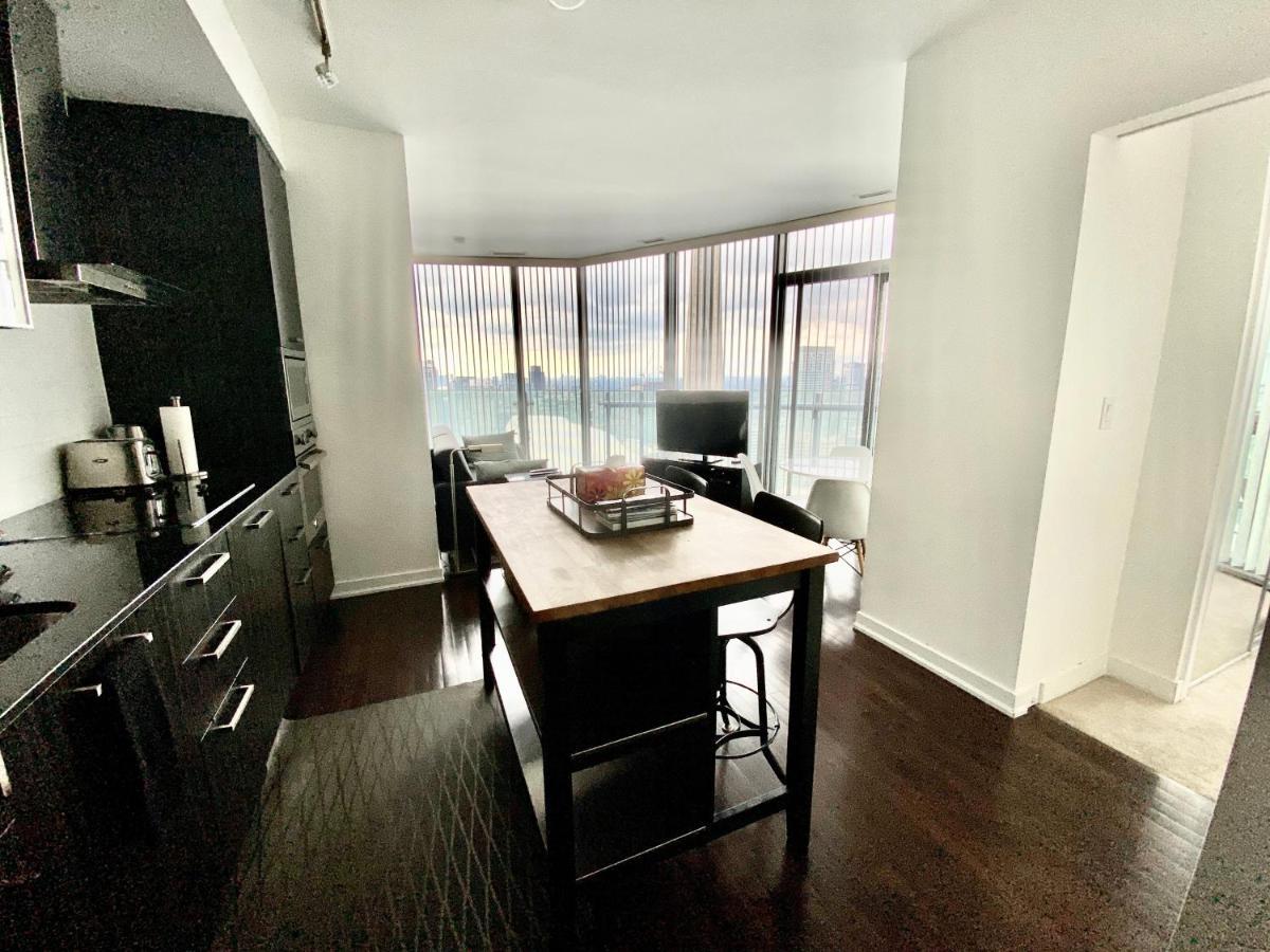 Corporate suite Toronto Exterior foto